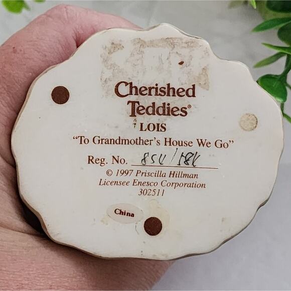 Cherished Teddies LOIS‎ dressed as Little Red Riding Hood to Grandmothers - Picture 5 of 5